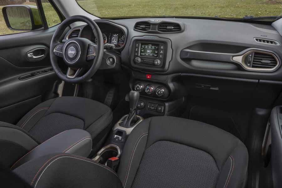 Интерьер Jeep Renegade 75th Anniversary 2016 года  (NA) (фото 2 из 14)